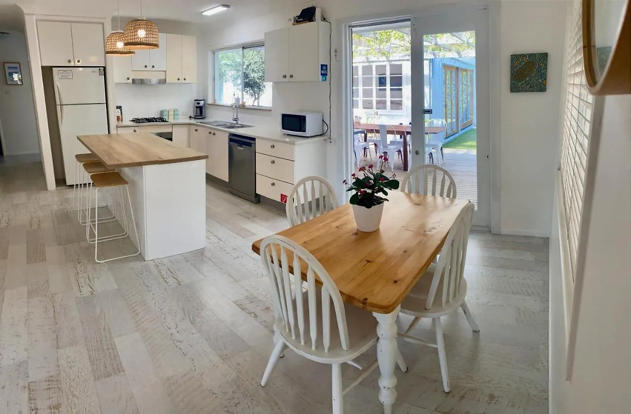Coastal Garden Cottage Golden Beach Australia